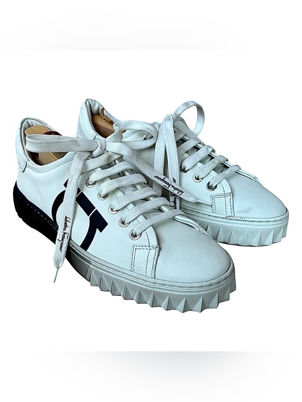 🌹FERRAGAMO Gancini White & Black Leather Sneakers🌹